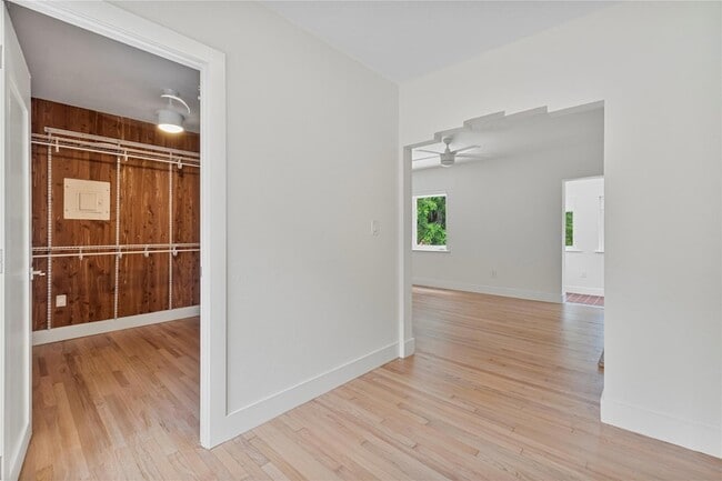 Building Photo - 2356 SW 16th Ave