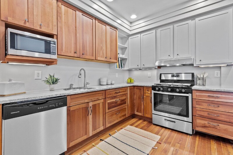 Building Photo - 323 W Main St