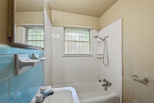 Building Photo - 5503 S Acres Dr