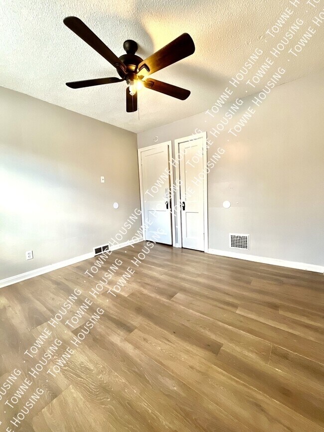 Building Photo - 554 26th St