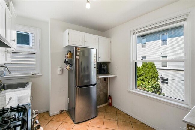 Building Photo - 1 Bayview Ave