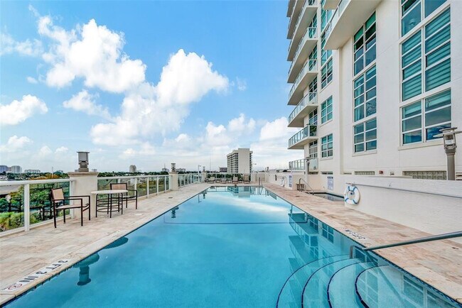 Building Photo - 1819 SE 17th St