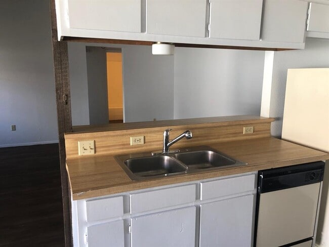 Building Photo - 9609 Aberdeen Way