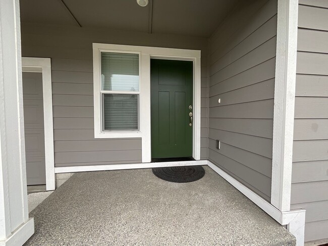 Building Photo - Beautiful 4 Bedroom, 2.5 Bath Home Available November 1st!