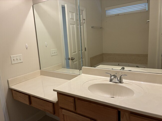 Building Photo - 808 Pisgah Park