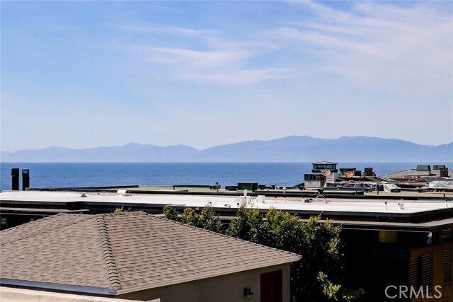 Building Photo - 3208 Ocean Dr