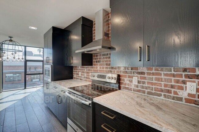 Building Photo - 504 E Roosevelt St