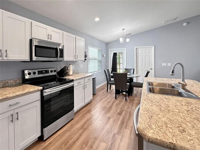 Building Photo - 314 Tanager St