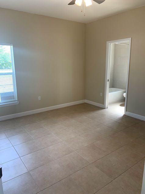 Building Photo - 1123 Normandy Dr