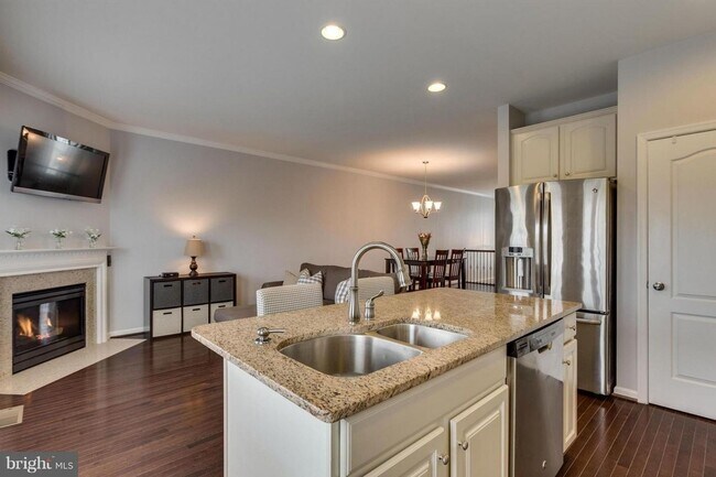 Building Photo - Charming 3BR Townhome in Aldie