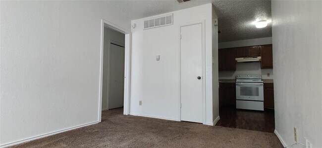 Primary Photo - 1712 Crestpoint Dr