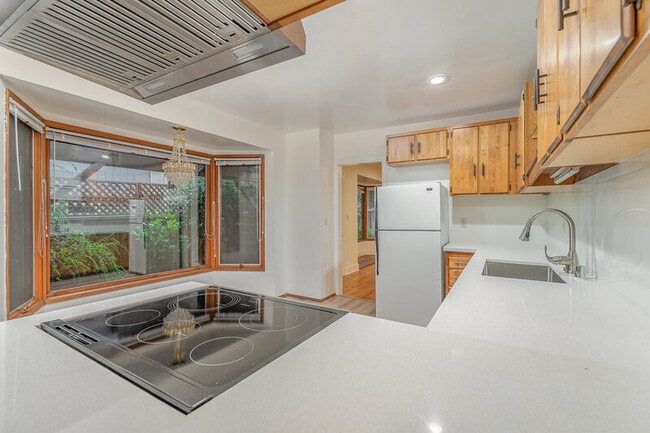 Building Photo - 3844 NE 87th St