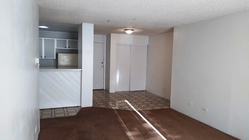 Building Photo - 707 W 96th Ave