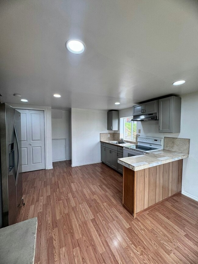 Building Photo - 3636 S 242nd St