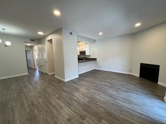 Interior Photo - 711 N. Sweetzer Ave