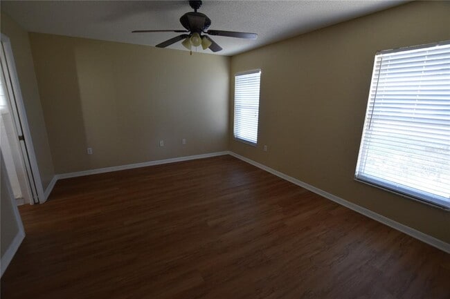 Building Photo - 206 Windridge St