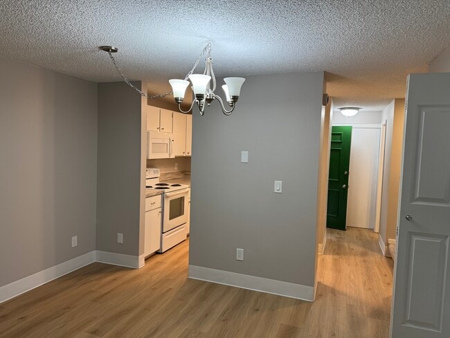 Building Photo - Fully renovated 2 bedroom, 1.5 bath apartment available with Separate Garage!  Updated Kitchen wi...