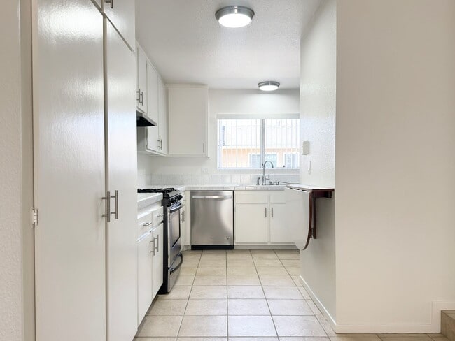 Building Photo - Spacious Townhome in Quail Ridge