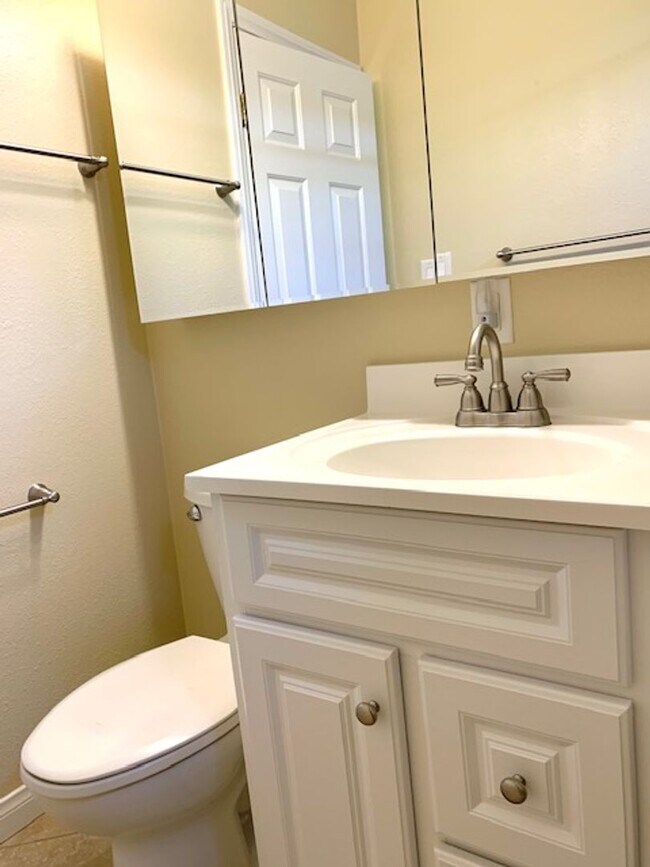Building Photo - Ventura | 3 Bed + 1 Bath | Belfast Ln