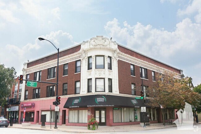 Building Photo - 3058 N Greenview Ave