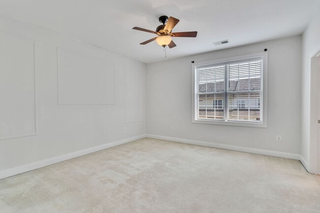 Building Photo - Spacious End Unit with Garage in Gated Com...