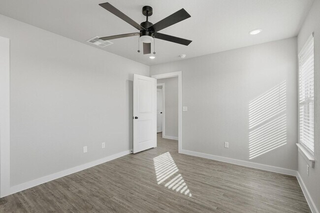 Building Photo - Modern Duplex Living | $2,550 | Available June 5 Near Stargate