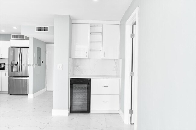 Building Photo - 2851 NE 183rd St