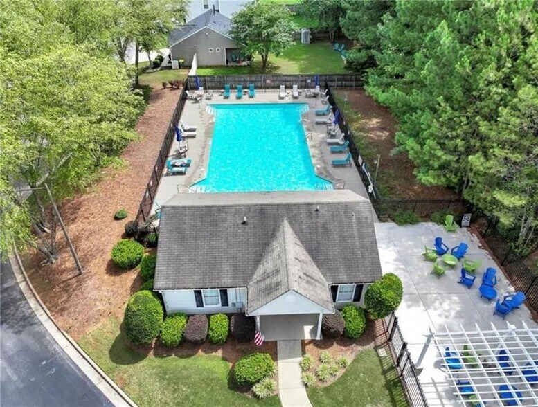 Building Photo - 612 Spanish Oak Dr
