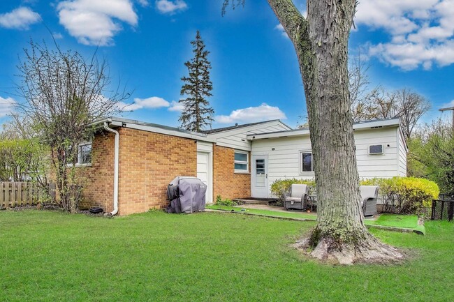 Building Photo - 558 Mallard Ln