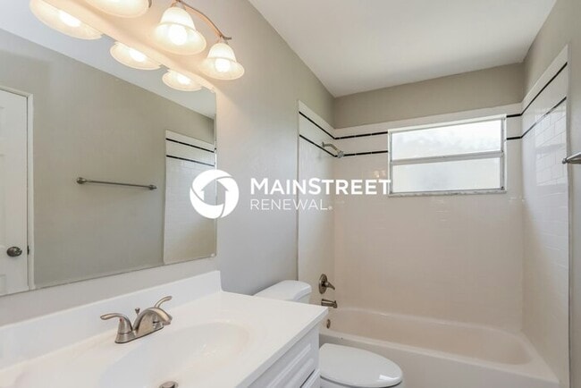 Building Photo - 3 Bedroom Pet-Friendly Home in ST PETERSBU...