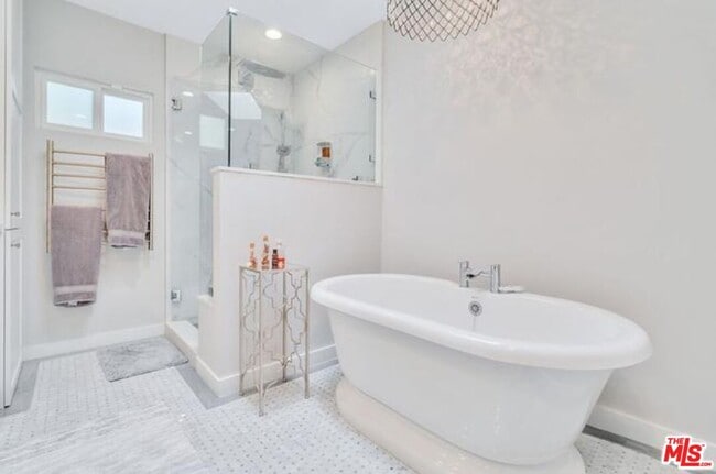 Building Photo - 5501 Cantaloupe Ave