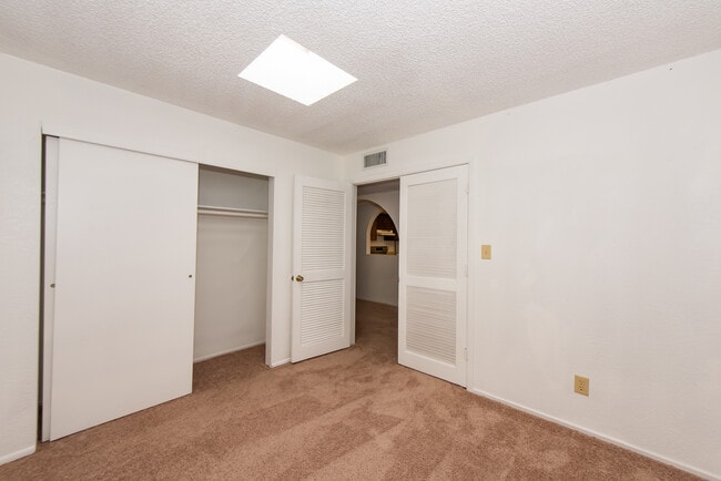 Building Photo - 514 W 37th St