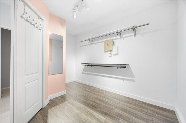 Building Photo - 12347 Shadowvista Dr