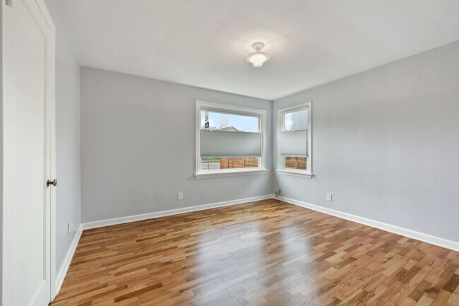 Building Photo - Eastside rambler with A/C, 2 bed 1 bath. Olympia School District.