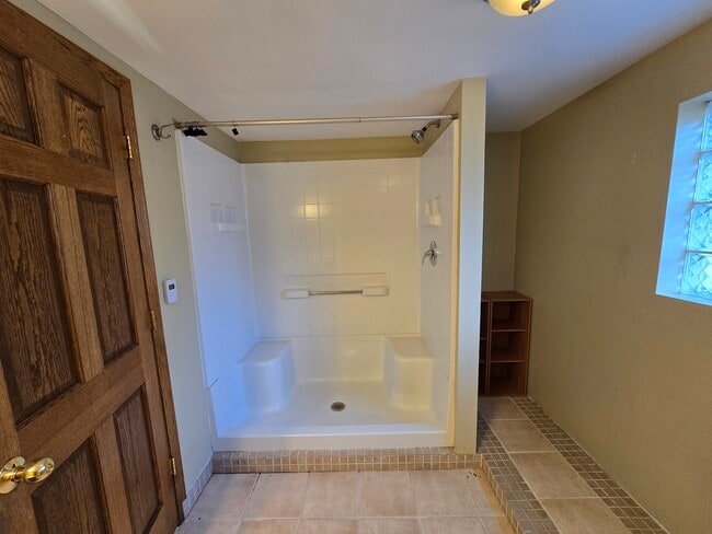 Building Photo - 802-811 11th Ave N