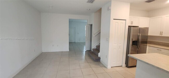 Building Photo - 2708 SE 15th Ct