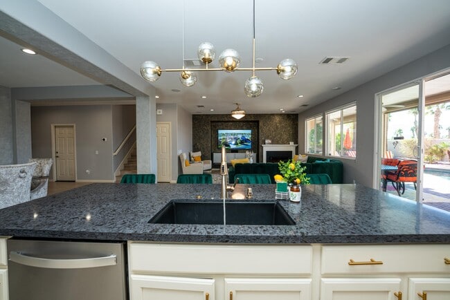 Building Photo - 43247 Fiore St