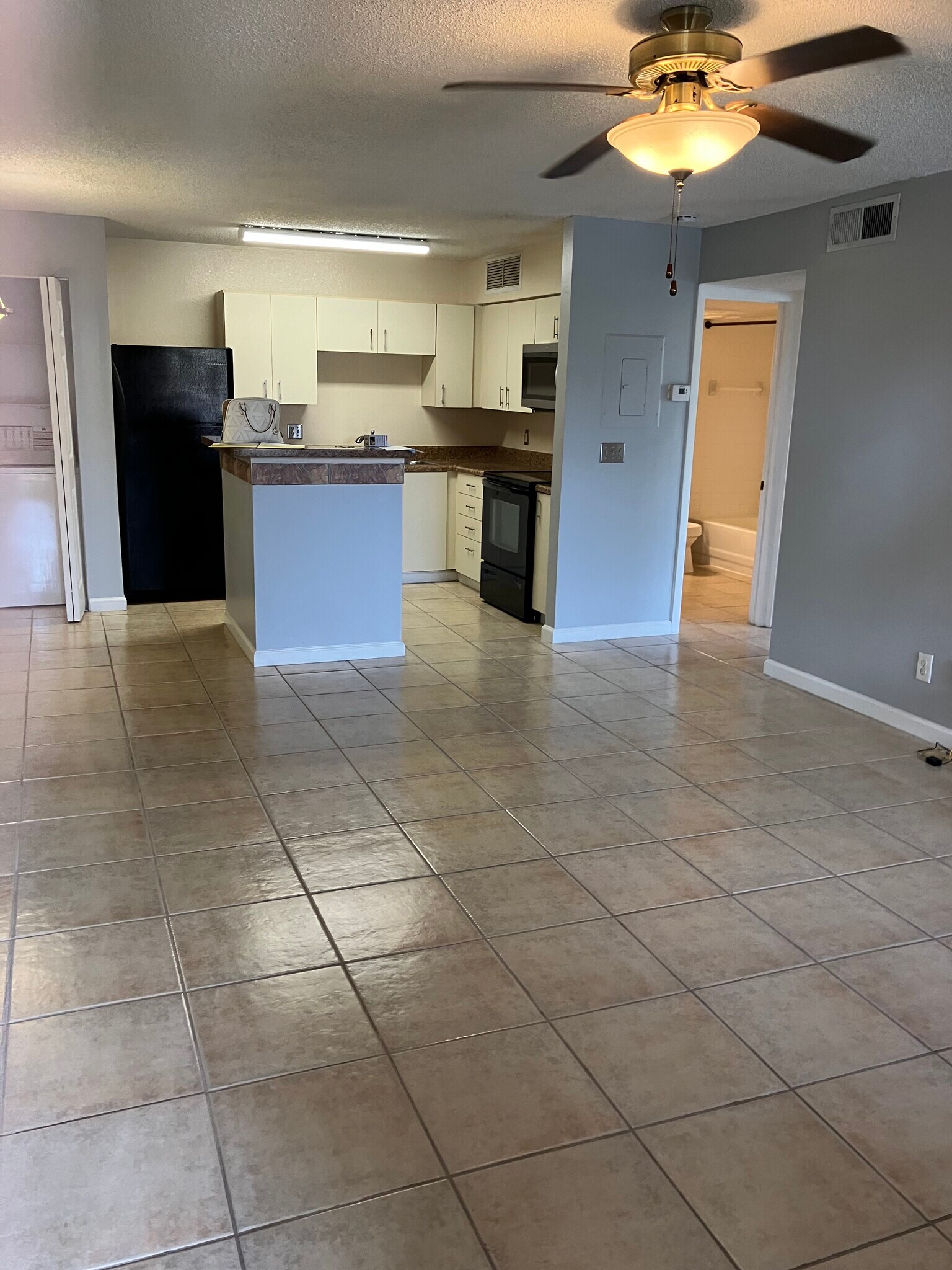 Building Photo - 360 Lake Ontario Ct