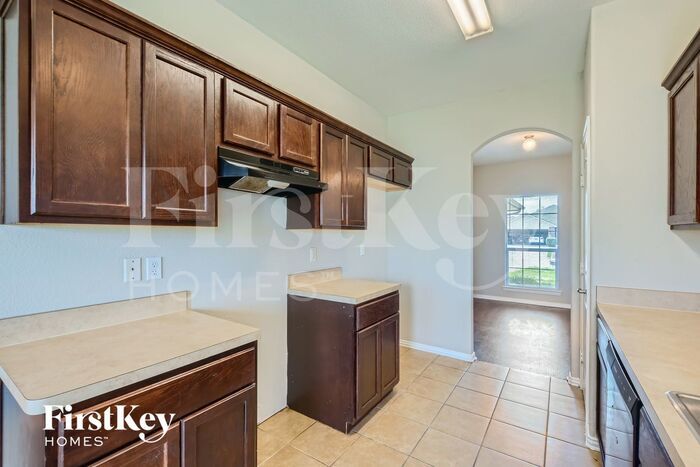 Building Photo - 1818 Willowbrook Dr