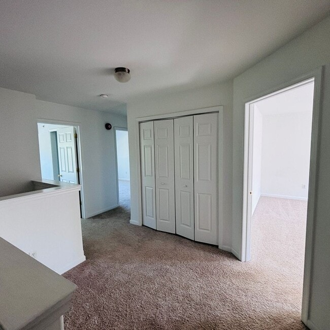 Building Photo - Located in the Highgates subdivision in Upper Macungie Township this 3 bedroom, 2.5 bath townhouse
