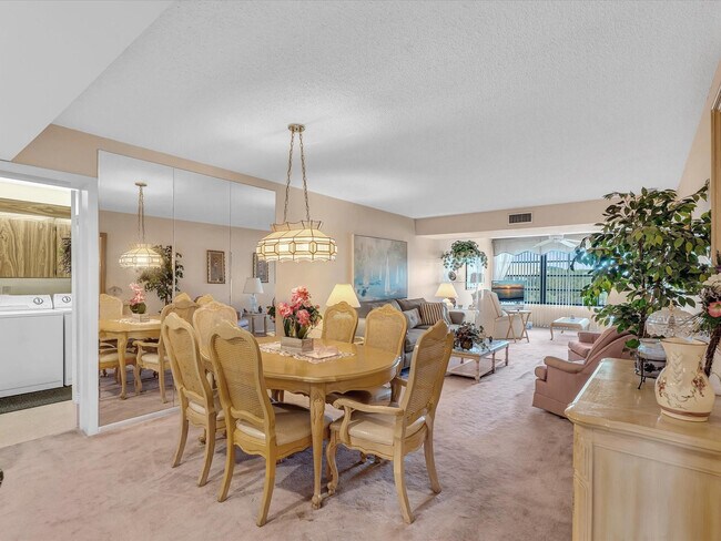 Building Photo - 6049 Balboa Cir