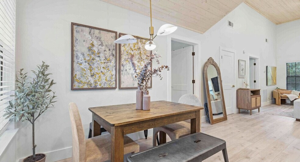 Building Photo - 33 Santana Dr