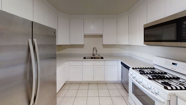 Building Photo - HUGE 10BR House on Montezuma!! - Large Private Parking Lot & Courtyard! - Right Next to Campus