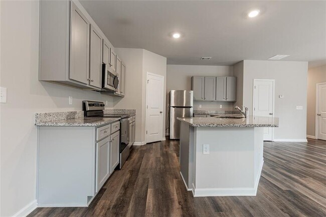 Building Photo - 9220 Golfview Cir
