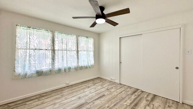 Building Photo - 2340 University Ave