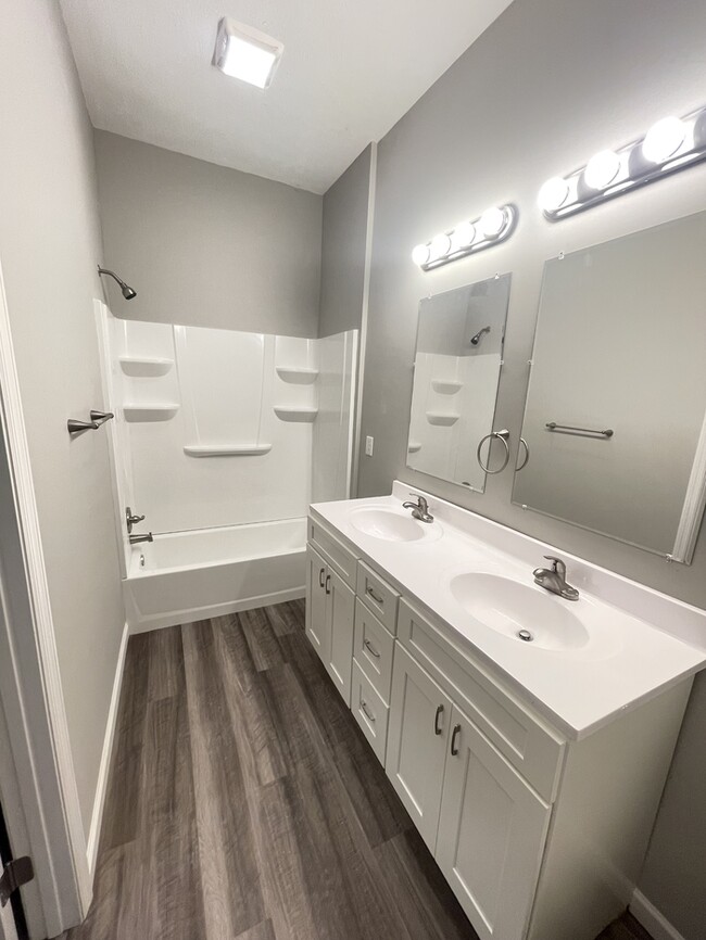 Building Photo - 1616 8th Ave