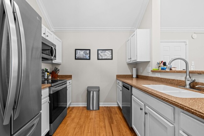 Building Photo - 433 Harts Cove Way