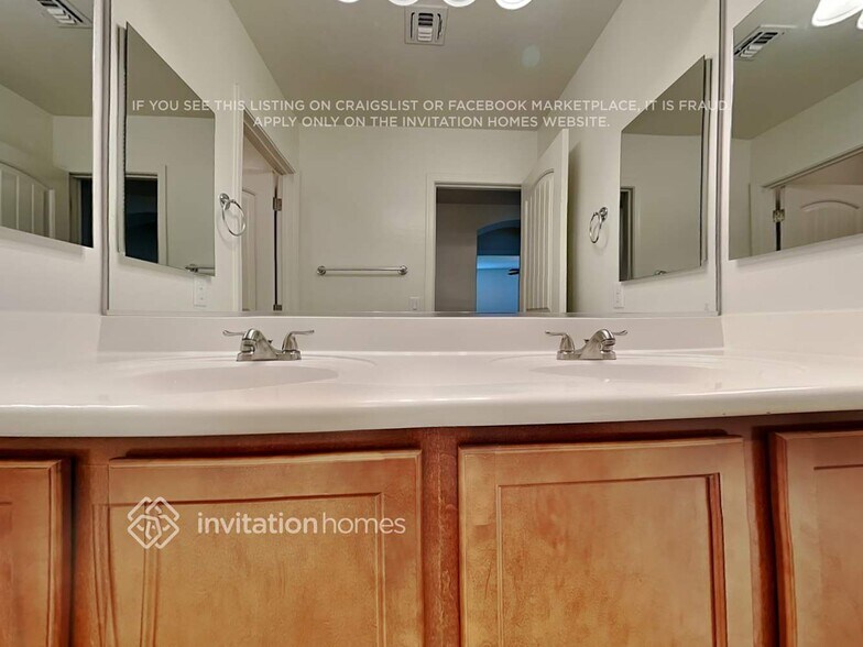 Building Photo - 1449 S Colt Dr