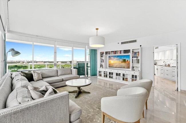 Building Photo - 2127 Brickell Ave