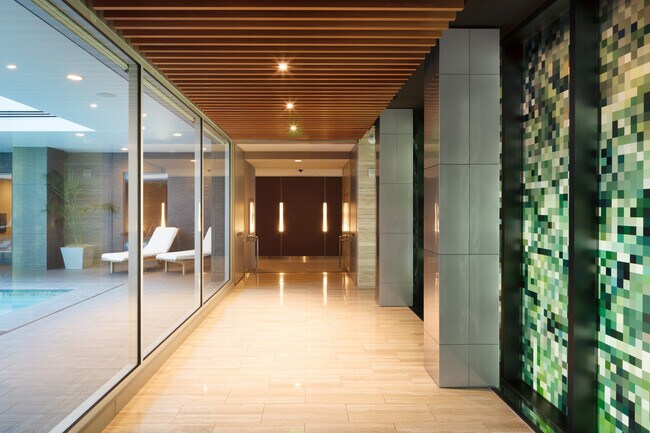 Building Photo - 301 Mission St